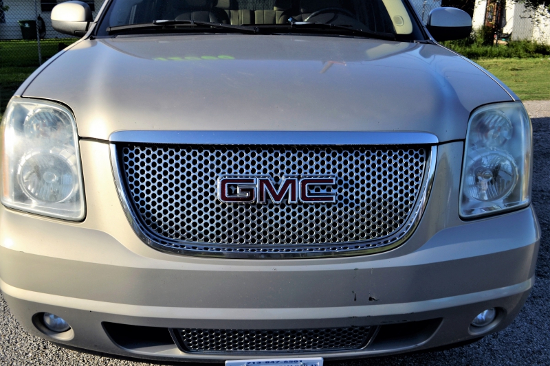 moto-PUGET ROSTANG-min_gmc-yukon-truck-grill-2828425